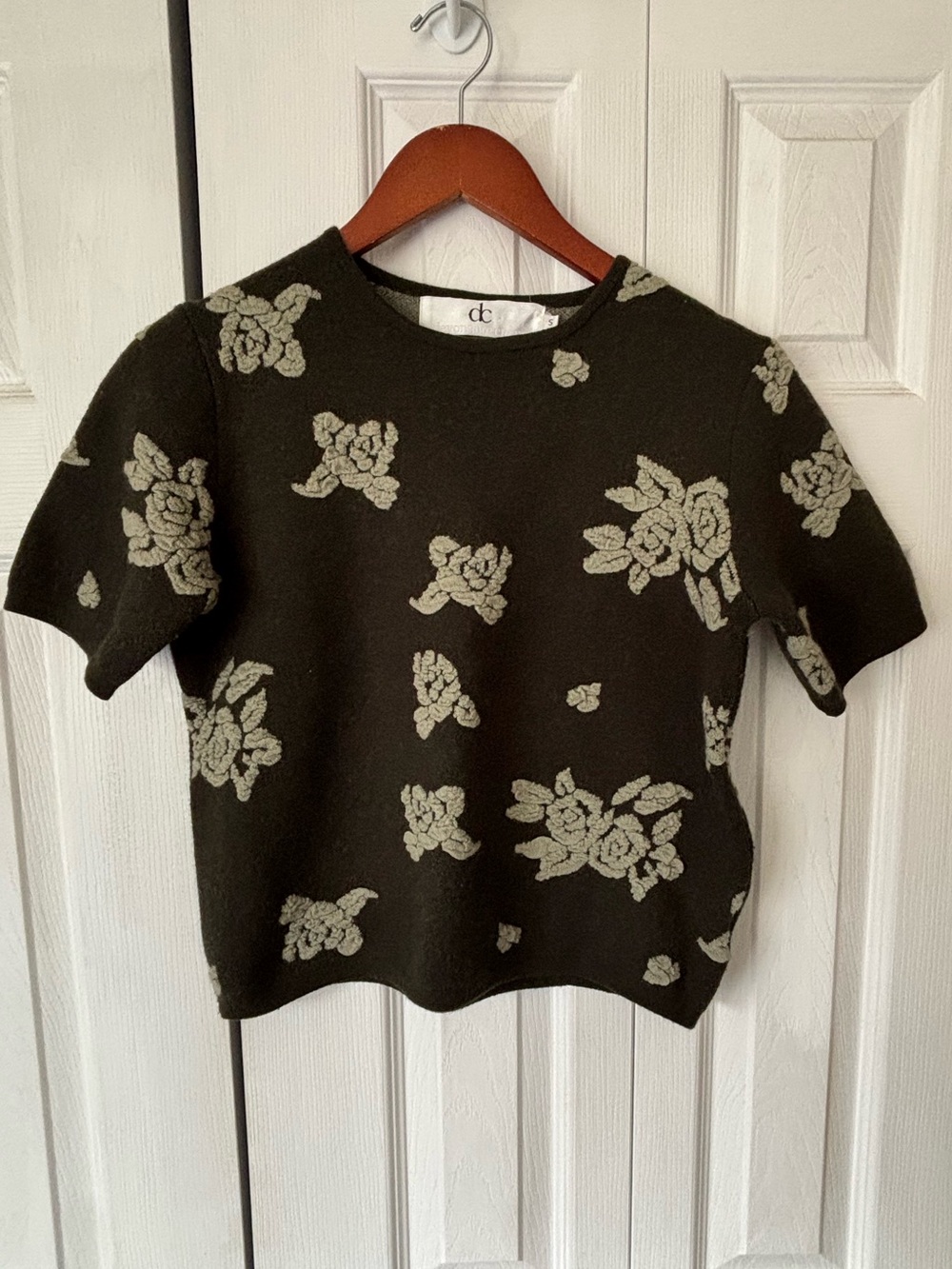 dc Devonshire Cream Green Floral Short Sleeve Sweater Shirt Size Small